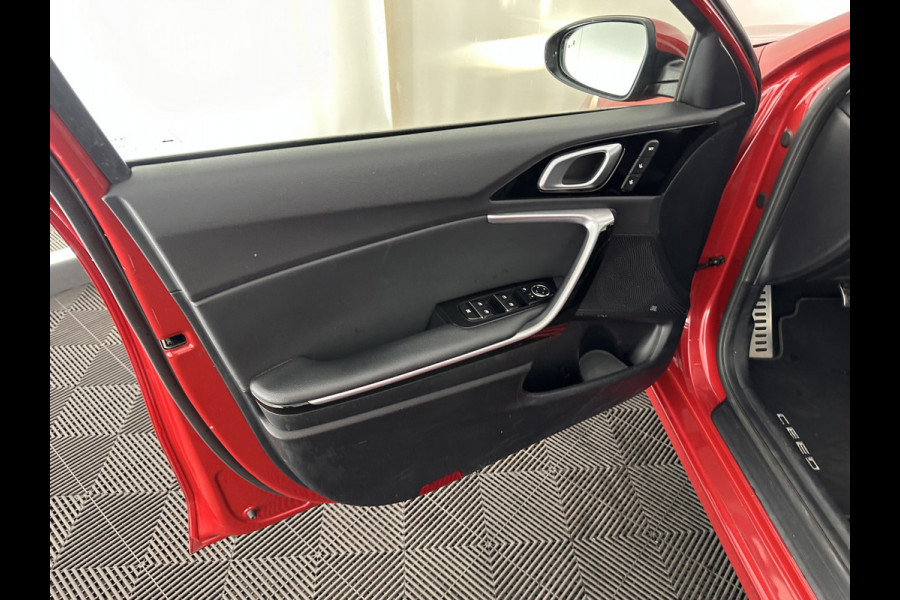 Kia Ceed Sportswagon 1.4 T-GDi ExecutiveLine Aut. *PANO | FULL-LEATHER | ADAPT.CRUISE | FULL-LED | MEMORY-PACK | DIGI-COCKPIT | JBL-SOUND | BLINDSPOT | KEYLESS | COOLED/HEATED-COMFORT-SEATS | NAVI-FULLMAP | LANE-ASSIST | 17''ALU*