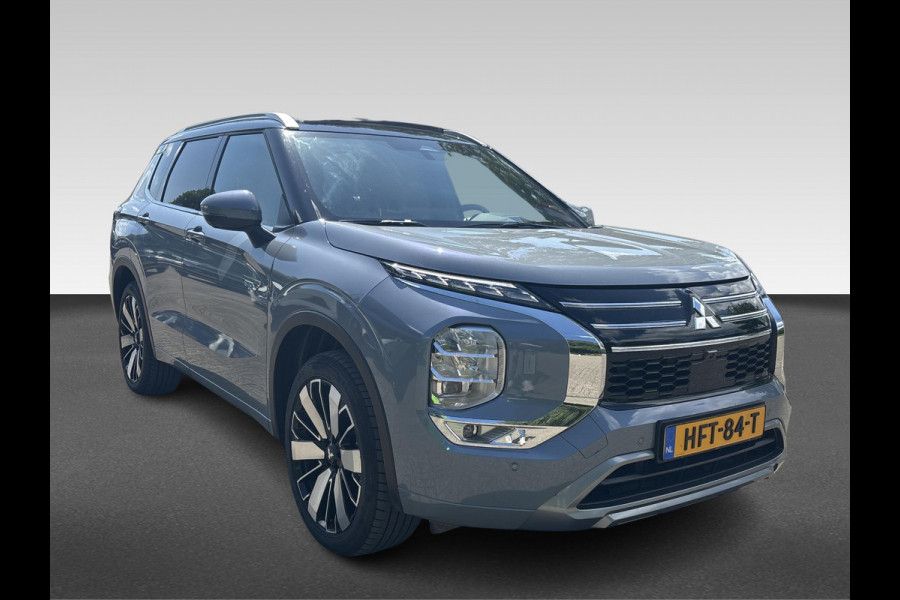Mitsubishi Outlander 2.4 PHEV Instyle+  Is  binnen / direct rijden