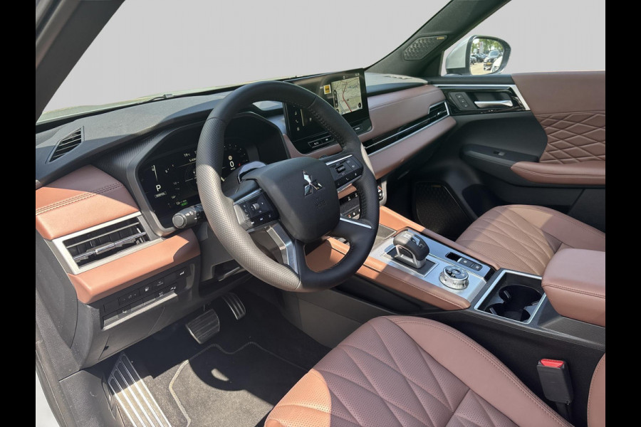 Mitsubishi Outlander 2.4 PHEV Instyle+  Is  binnen / direct rijden