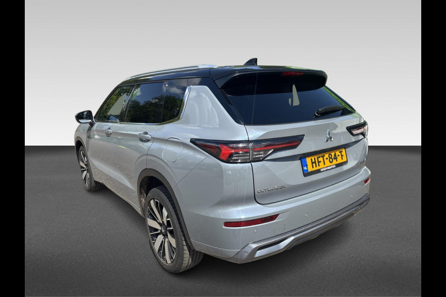 Mitsubishi Outlander 2.4 PHEV Instyle+  Is  binnen / direct rijden