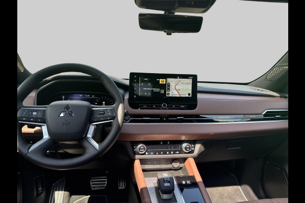 Mitsubishi Outlander 2.4 PHEV Instyle+  Is  binnen / direct rijden