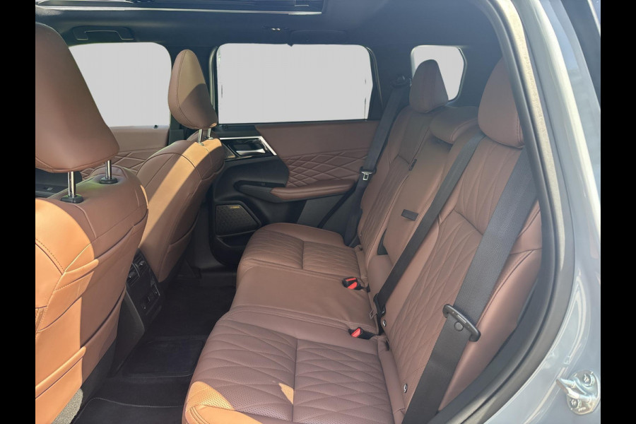 Mitsubishi Outlander 2.4 PHEV Instyle+  Is  binnen / direct rijden