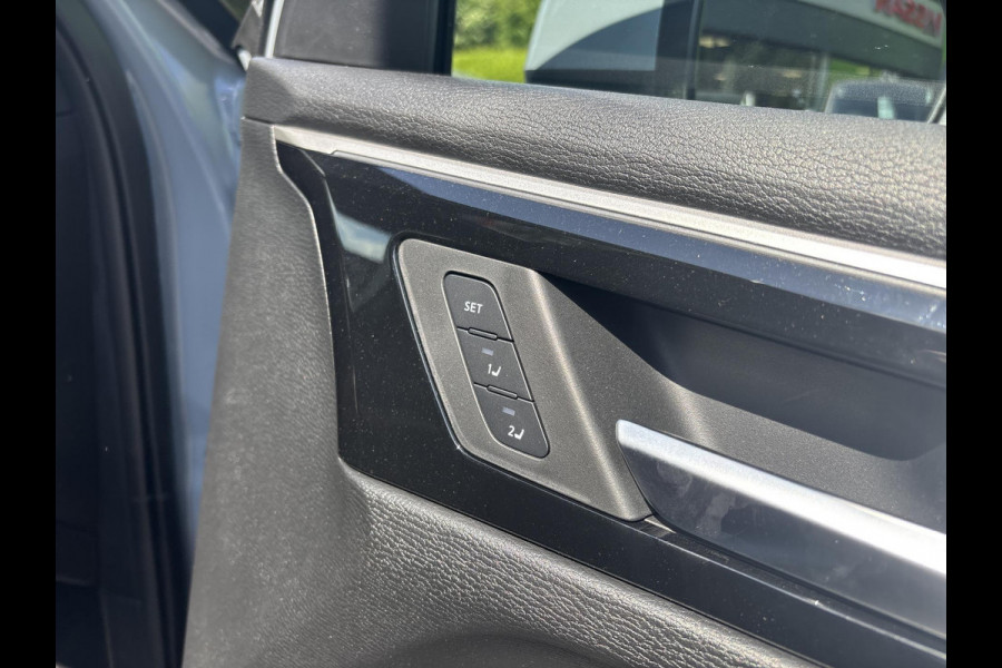 Mitsubishi Outlander 2.4 PHEV Instyle+  Is  binnen / direct rijden