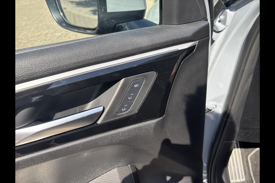 Mitsubishi Outlander 2.4 PHEV Instyle+  Is  binnen / direct rijden
