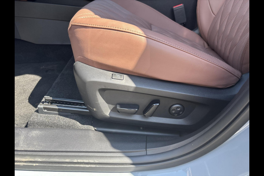 Mitsubishi Outlander 2.4 PHEV Instyle+  Is  binnen / direct rijden
