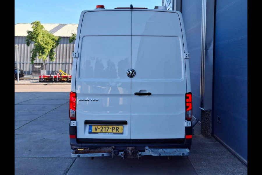 Volkswagen Crafter 35 2.0 TDI L3H3 Highline AIRCO / CRUISE CONTROLE / NAVI / CAMERA / TREKHAAK / CARPLAY