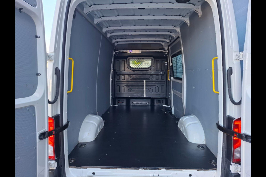 Volkswagen Crafter 35 2.0 TDI L3H3 Highline AIRCO / CRUISE CONTROLE / NAVI / CAMERA / TREKHAAK / CARPLAY