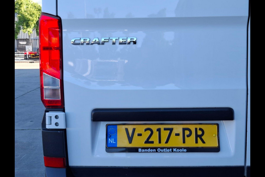 Volkswagen Crafter 35 2.0 TDI L3H3 Highline AIRCO / CRUISE CONTROLE / NAVI / CAMERA / TREKHAAK / CARPLAY