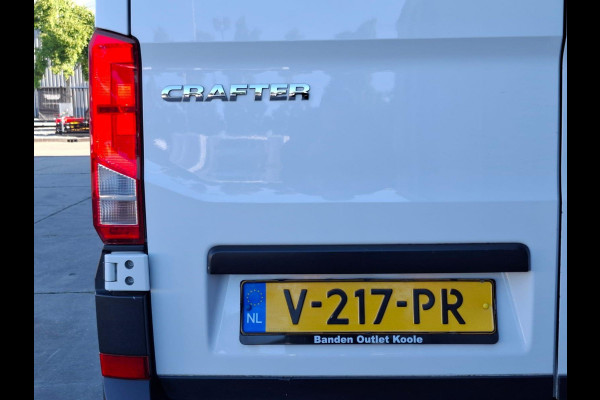 Volkswagen Crafter 35 2.0 TDI L3H3 Highline AIRCO / CRUISE CONTROLE / NAVI / CAMERA / TREKHAAK / CARPLAY