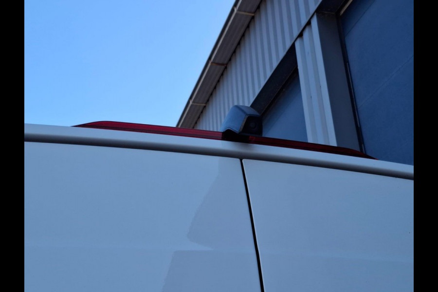 Volkswagen Crafter 35 2.0 TDI L3H3 Highline AIRCO / CRUISE CONTROLE / NAVI / CAMERA / TREKHAAK / CARPLAY
