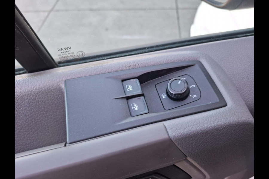 Volkswagen Crafter 35 2.0 TDI L3H3 Highline AIRCO / CRUISE CONTROLE / NAVI / CAMERA / TREKHAAK / CARPLAY