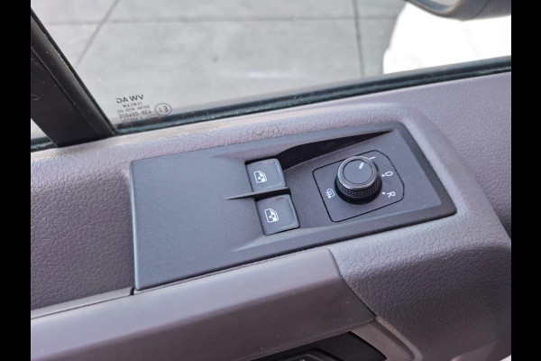 Volkswagen Crafter 35 2.0 TDI L3H3 Highline AIRCO / CRUISE CONTROLE / NAVI / CAMERA / TREKHAAK / CARPLAY