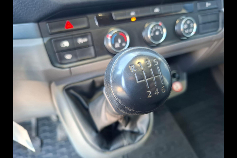 Volkswagen Crafter 35 2.0 TDI L3H3 Highline AIRCO / CRUISE CONTROLE / NAVI / CAMERA / TREKHAAK / CARPLAY