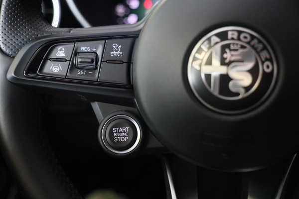 Alfa Romeo Giulia 2.0 T GME AWD Ti 280 Pk / FACELIFT / Aut / Navi / Camera / Memory / Acc / Lane Assist / Led / 19 Inch