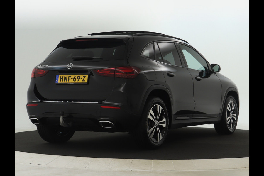 Mercedes-Benz GLA 250 e Face Lift Plug-In Hybride | Trekhaak | Panorama Schuif-Kanteldak | Night Pakket | Achteruitrijcamera | Inclusief 24 maanden MB Certified garantie voor Europa.