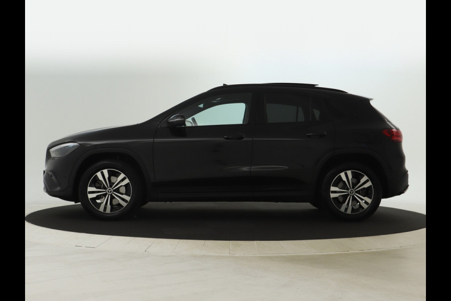 Mercedes-Benz GLA 250 e Face Lift Plug-In Hybride | Trekhaak | Panorama Schuif-Kanteldak | Night Pakket | Achteruitrijcamera | Inclusief 24 maanden MB Certified garantie voor Europa.