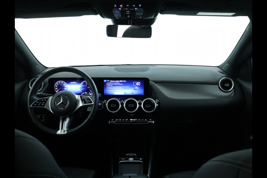 Mercedes-Benz GLA 250 e Face Lift Plug-In Hybride | Trekhaak | Panorama Schuif-Kanteldak | Night Pakket | Achteruitrijcamera | Inclusief 24 maanden MB Certified garantie voor Europa.