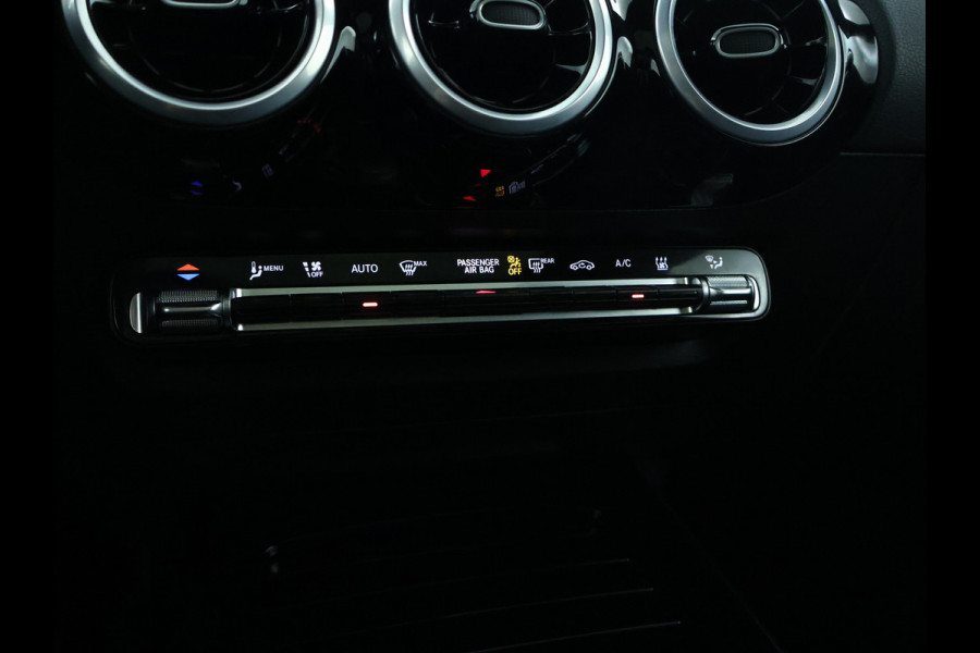 Mercedes-Benz GLA 250 e Face Lift Plug-In Hybride | Trekhaak | Panorama Schuif-Kanteldak | Night Pakket | Achteruitrijcamera | Inclusief 24 maanden MB Certified garantie voor Europa.