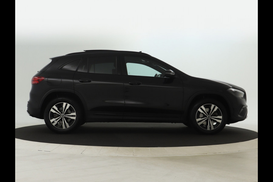 Mercedes-Benz GLA 250 e Face Lift Plug-In Hybride | Trekhaak | Panorama Schuif-Kanteldak | Night Pakket | Achteruitrijcamera | Inclusief 24 maanden MB Certified garantie voor Europa.