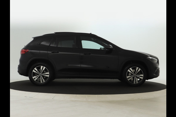 Mercedes-Benz GLA 250 e Face Lift Plug-In Hybride | Trekhaak | Panorama Schuif-Kanteldak | Night Pakket | Achteruitrijcamera | Inclusief 24 maanden MB Certified garantie voor Europa.