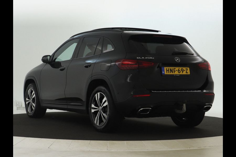 Mercedes-Benz GLA 250 e Face Lift Plug-In Hybride | Trekhaak | Panorama Schuif-Kanteldak | Night Pakket | Achteruitrijcamera | Inclusief 24 maanden MB Certified garantie voor Europa.