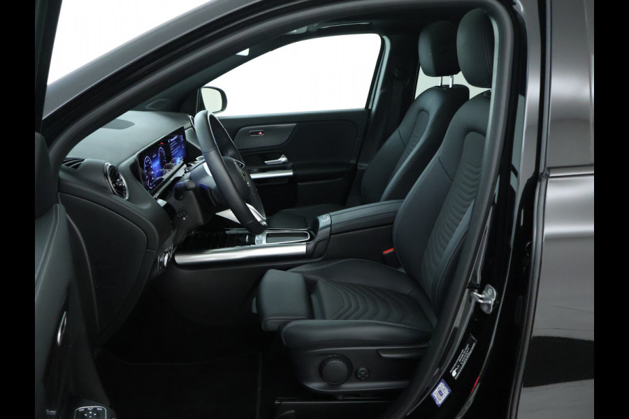 Mercedes-Benz GLA 250 e Face Lift Plug-In Hybride | Trekhaak | Panorama Schuif-Kanteldak | Night Pakket | Achteruitrijcamera | Inclusief 24 maanden MB Certified garantie voor Europa.