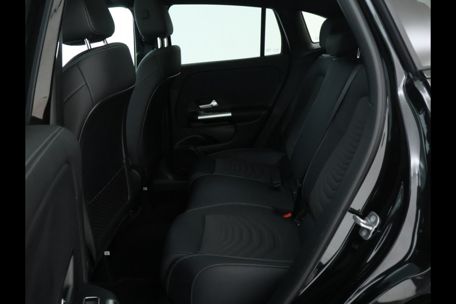 Mercedes-Benz GLA 250 e Face Lift Plug-In Hybride | Trekhaak | Panorama Schuif-Kanteldak | Night Pakket | Achteruitrijcamera | Inclusief 24 maanden MB Certified garantie voor Europa.