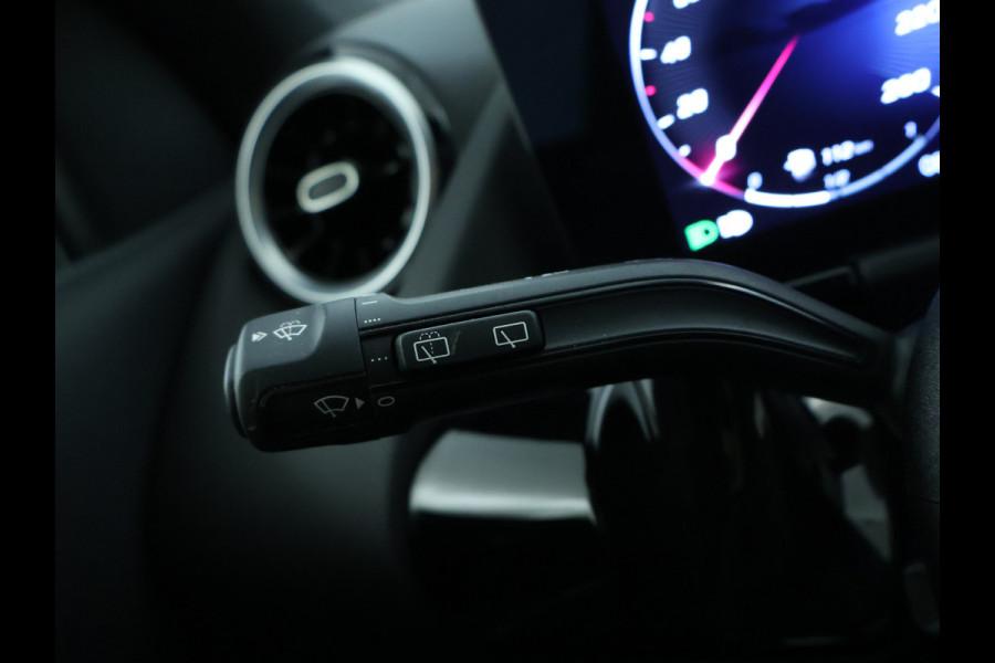 Mercedes-Benz GLA 250 e Face Lift Plug-In Hybride | Trekhaak | Panorama Schuif-Kanteldak | Night Pakket | Achteruitrijcamera | Inclusief 24 maanden MB Certified garantie voor Europa.
