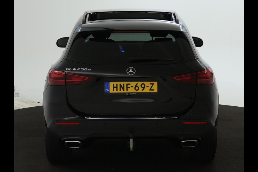 Mercedes-Benz GLA 250 e Face Lift Plug-In Hybride | Trekhaak | Panorama Schuif-Kanteldak | Night Pakket | Achteruitrijcamera | Inclusief 24 maanden MB Certified garantie voor Europa.