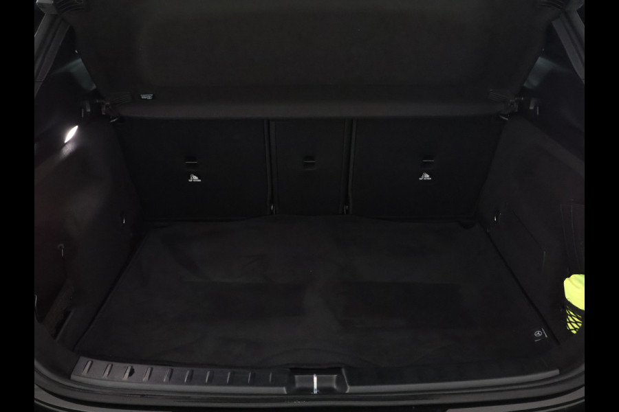 Mercedes-Benz GLA 250 e Face Lift Plug-In Hybride | Trekhaak | Panorama Schuif-Kanteldak | Night Pakket | Achteruitrijcamera | Inclusief 24 maanden MB Certified garantie voor Europa.
