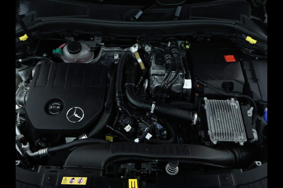 Mercedes-Benz GLA 250 e Face Lift Plug-In Hybride | Trekhaak | Panorama Schuif-Kanteldak | Night Pakket | Achteruitrijcamera | Inclusief 24 maanden MB Certified garantie voor Europa.