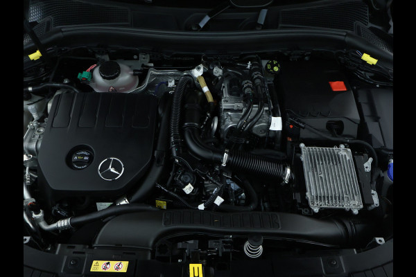 Mercedes-Benz GLA 250 e Face Lift Plug-In Hybride | Trekhaak | Panorama Schuif-Kanteldak | Night Pakket | Achteruitrijcamera | Inclusief 24 maanden MB Certified garantie voor Europa.