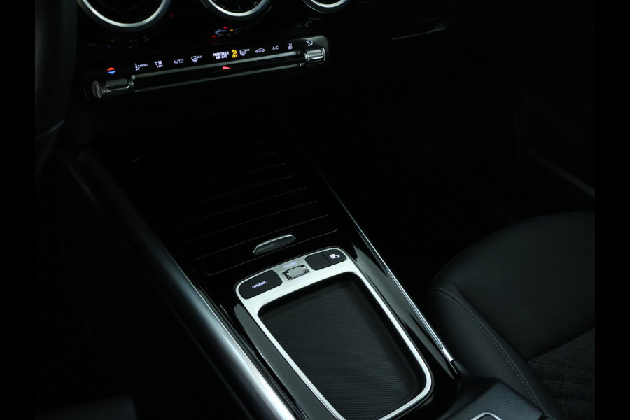 Mercedes-Benz GLA 250 e Face Lift Plug-In Hybride | Trekhaak | Panorama Schuif-Kanteldak | Night Pakket | Achteruitrijcamera | Inclusief 24 maanden MB Certified garantie voor Europa.