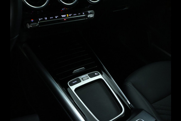 Mercedes-Benz GLA 250 e Face Lift Plug-In Hybride | Trekhaak | Panorama Schuif-Kanteldak | Night Pakket | Achteruitrijcamera | Inclusief 24 maanden MB Certified garantie voor Europa.
