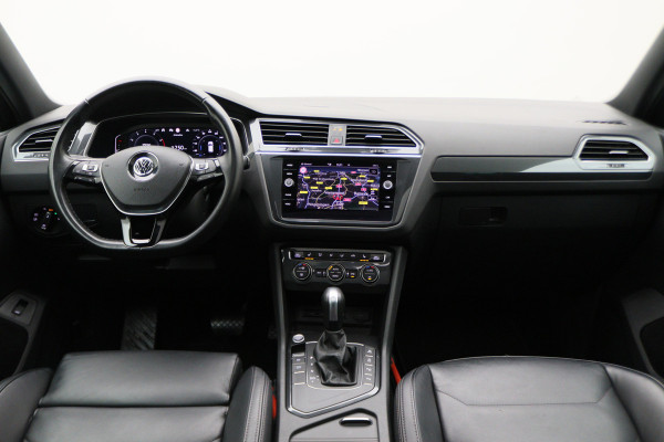 Volkswagen Tiguan 1.5 TSI ACT Highline Business R Leer, Panoramadak, ACC, Camera, Apple Carplay, DAB, PDC, Trekhaak, 19''