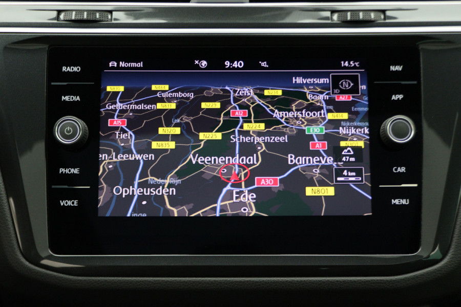 Volkswagen Tiguan 1.5 TSI ACT Highline Business R Leer, Panoramadak, ACC, Camera, Apple Carplay, DAB, PDC, Trekhaak, 19''