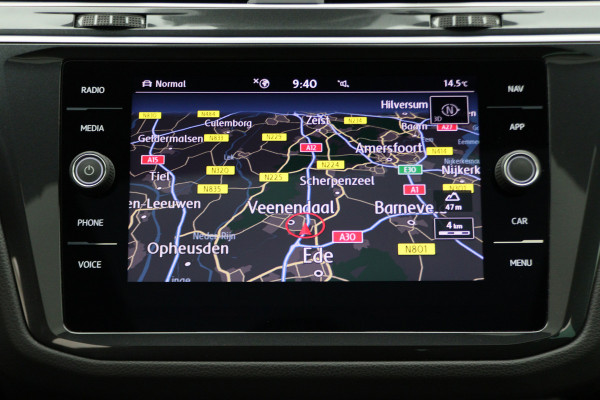Volkswagen Tiguan 1.5 TSI ACT Highline Business R Leer, Panoramadak, ACC, Camera, Apple Carplay, DAB, PDC, Trekhaak, 19''