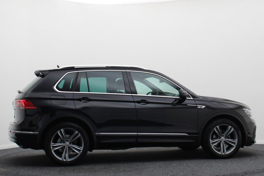 Volkswagen Tiguan 1.5 TSI ACT Highline Business R Leer, Panoramadak, ACC, Camera, Apple Carplay, DAB, PDC, Trekhaak, 19''