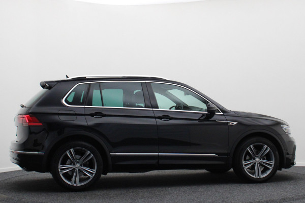 Volkswagen Tiguan 1.5 TSI ACT Highline Business R Leer, Panoramadak, ACC, Camera, Apple Carplay, DAB, PDC, Trekhaak, 19''
