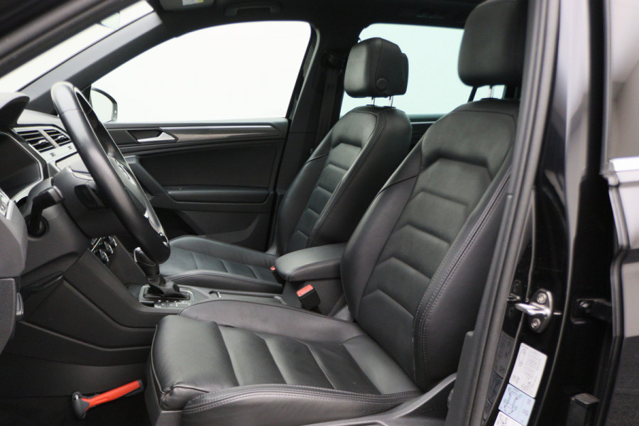Volkswagen Tiguan 1.5 TSI ACT Highline Business R Leer, Panoramadak, ACC, Camera, Apple Carplay, DAB, PDC, Trekhaak, 19''