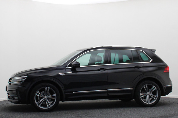 Volkswagen Tiguan 1.5 TSI ACT Highline Business R Leer, Panoramadak, ACC, Camera, Apple Carplay, DAB, PDC, Trekhaak, 19''