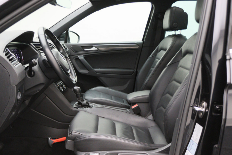 Volkswagen Tiguan 1.5 TSI ACT Highline Business R Leer, Panoramadak, ACC, Camera, Apple Carplay, DAB, PDC, Trekhaak, 19''