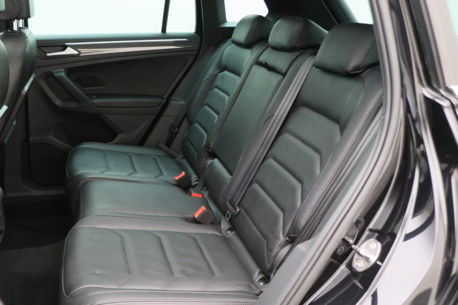 Volkswagen Tiguan 1.5 TSI ACT Highline Business R Leer, Panoramadak, ACC, Camera, Apple Carplay, DAB, PDC, Trekhaak, 19''