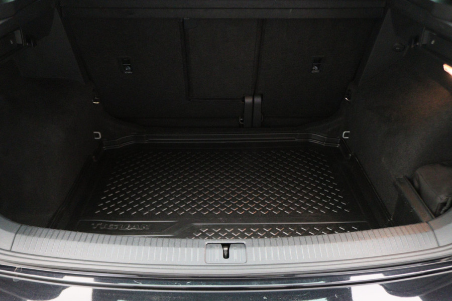 Volkswagen Tiguan 1.5 TSI ACT Highline Business R Leer, Panoramadak, ACC, Camera, Apple Carplay, DAB, PDC, Trekhaak, 19''