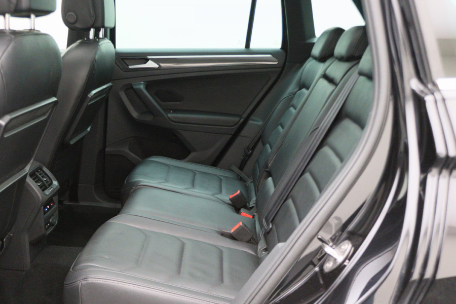 Volkswagen Tiguan 1.5 TSI ACT Highline Business R Leer, Panoramadak, ACC, Camera, Apple Carplay, DAB, PDC, Trekhaak, 19''