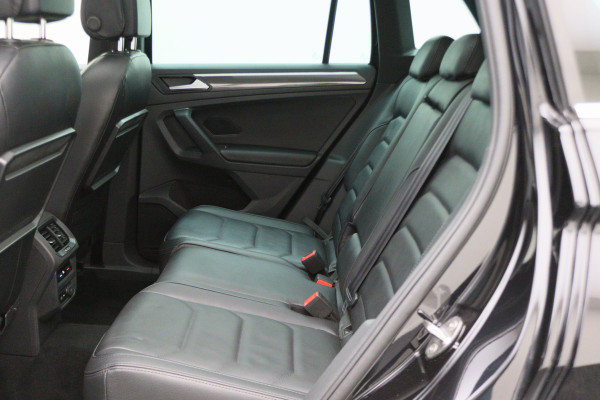 Volkswagen Tiguan 1.5 TSI ACT Highline Business R Leer, Panoramadak, ACC, Camera, Apple Carplay, DAB, PDC, Trekhaak, 19''