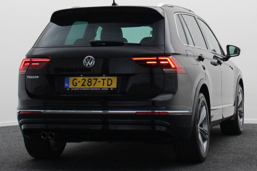 Volkswagen Tiguan 1.5 TSI ACT Highline Business R Leer, Panoramadak, ACC, Camera, Apple Carplay, DAB, PDC, Trekhaak, 19''