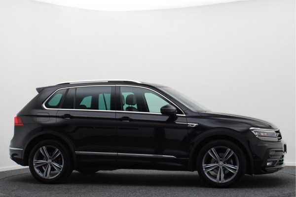 Volkswagen Tiguan 1.5 TSI ACT Highline Business R Leer, Panoramadak, ACC, Camera, Apple Carplay, DAB, PDC, Trekhaak, 19''