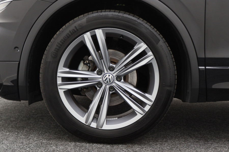 Volkswagen Tiguan 1.5 TSI ACT Highline Business R Leer, Panoramadak, ACC, Camera, Apple Carplay, DAB, PDC, Trekhaak, 19''