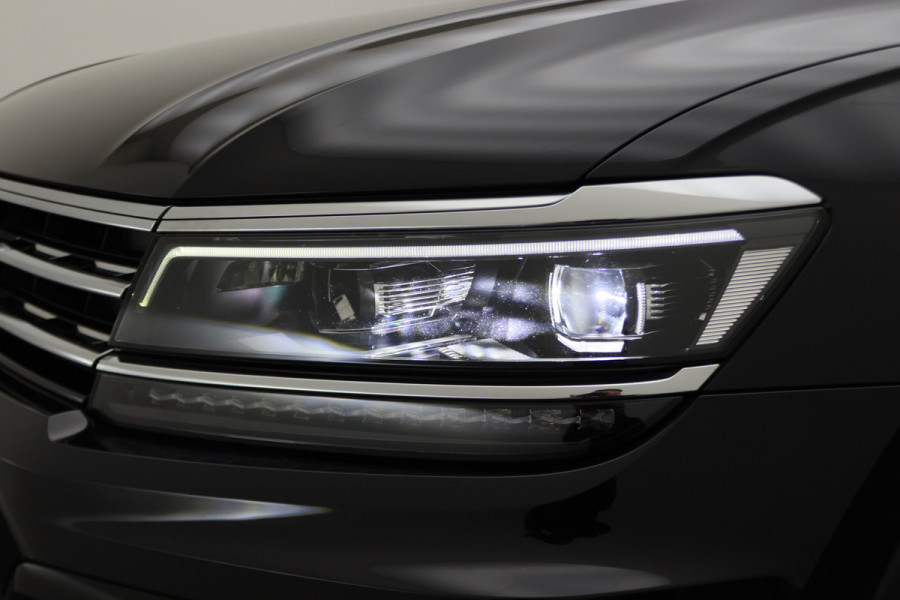 Volkswagen Tiguan 1.5 TSI ACT Highline Business R Leer, Panoramadak, ACC, Camera, Apple Carplay, DAB, PDC, Trekhaak, 19''